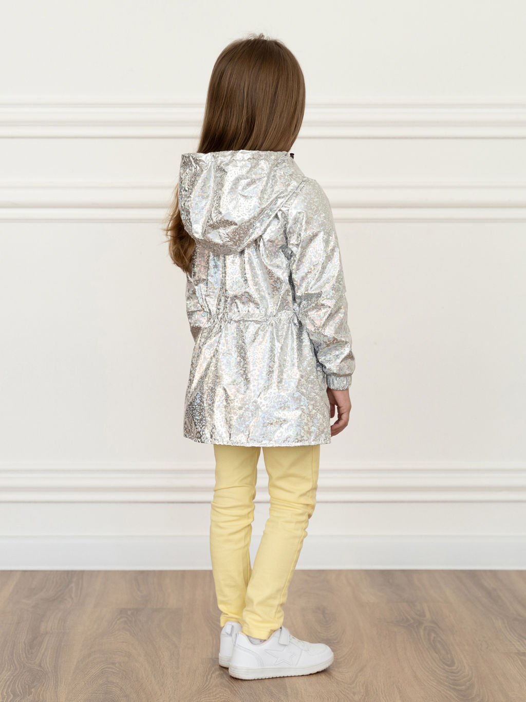 Ветровка для девочки серебро