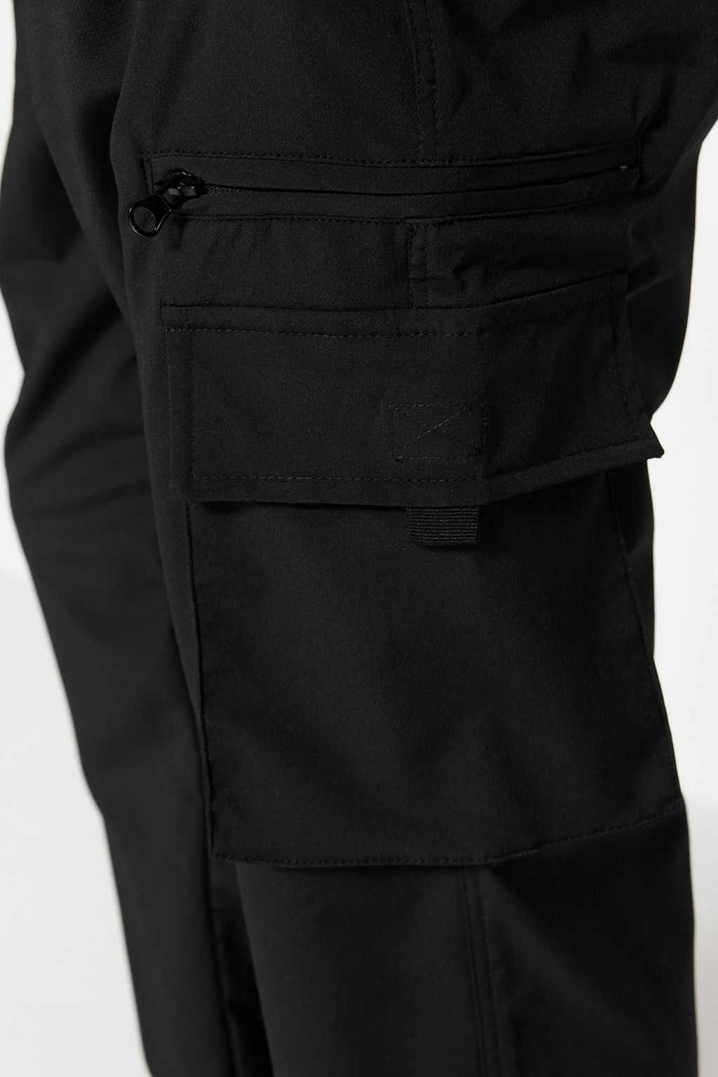 Trendyolmilla Man Siyah Jogger Teknik Parasut Kumas Buyuk Beden Pantolon TMNAW24AR00001