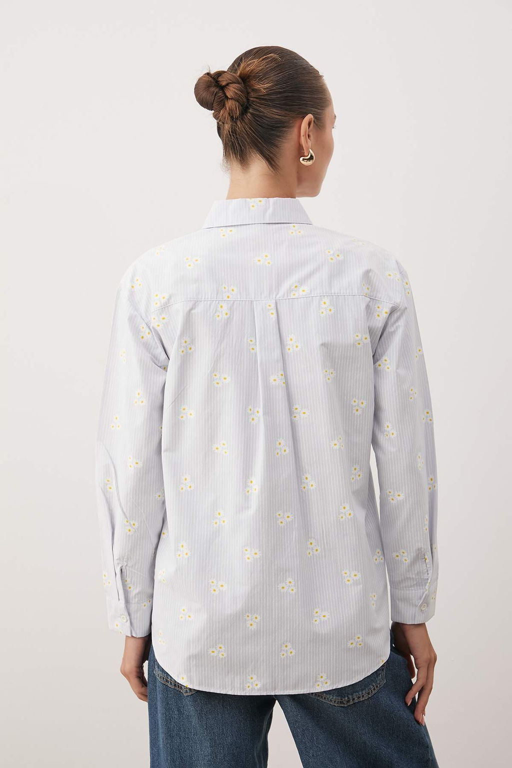 TRENDYOLMILLA Mavi Cizgili Cicek Desenli Pamuklu Oversize Genis Kal?pl Dokuma Gomlek TWOSS23GO00373  фото 13