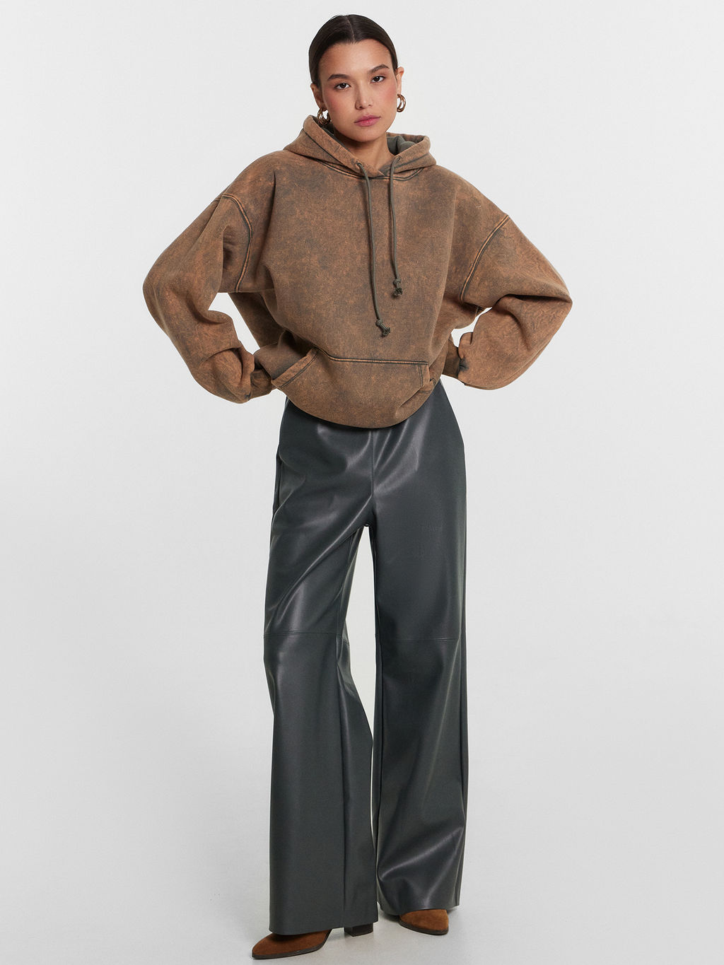 Худи женское хаки с обработкой эйсид хаки 122981 - Mark formelle фото 3