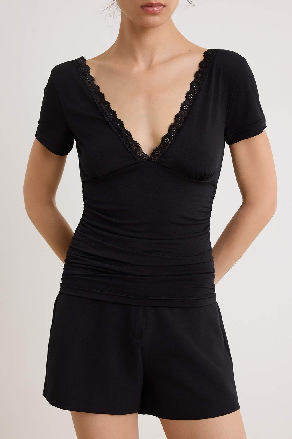 Siyah D_z Fitted/V_cuda Oturan V Yaka Dantel Detayl_ Esnek _rme Body TWOSS26BD00036 - Trendyolmilla фото 3