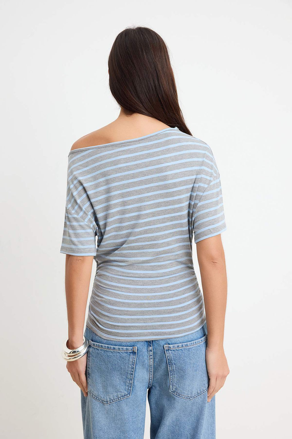 Gri Cizgili Fitted/Vucuda Oturan Kay?k Yaka Buzgulu Crop/K?sa Yumusak Orme T-shirt TWOSS26TS00286 - Trendyolmilla фото 4