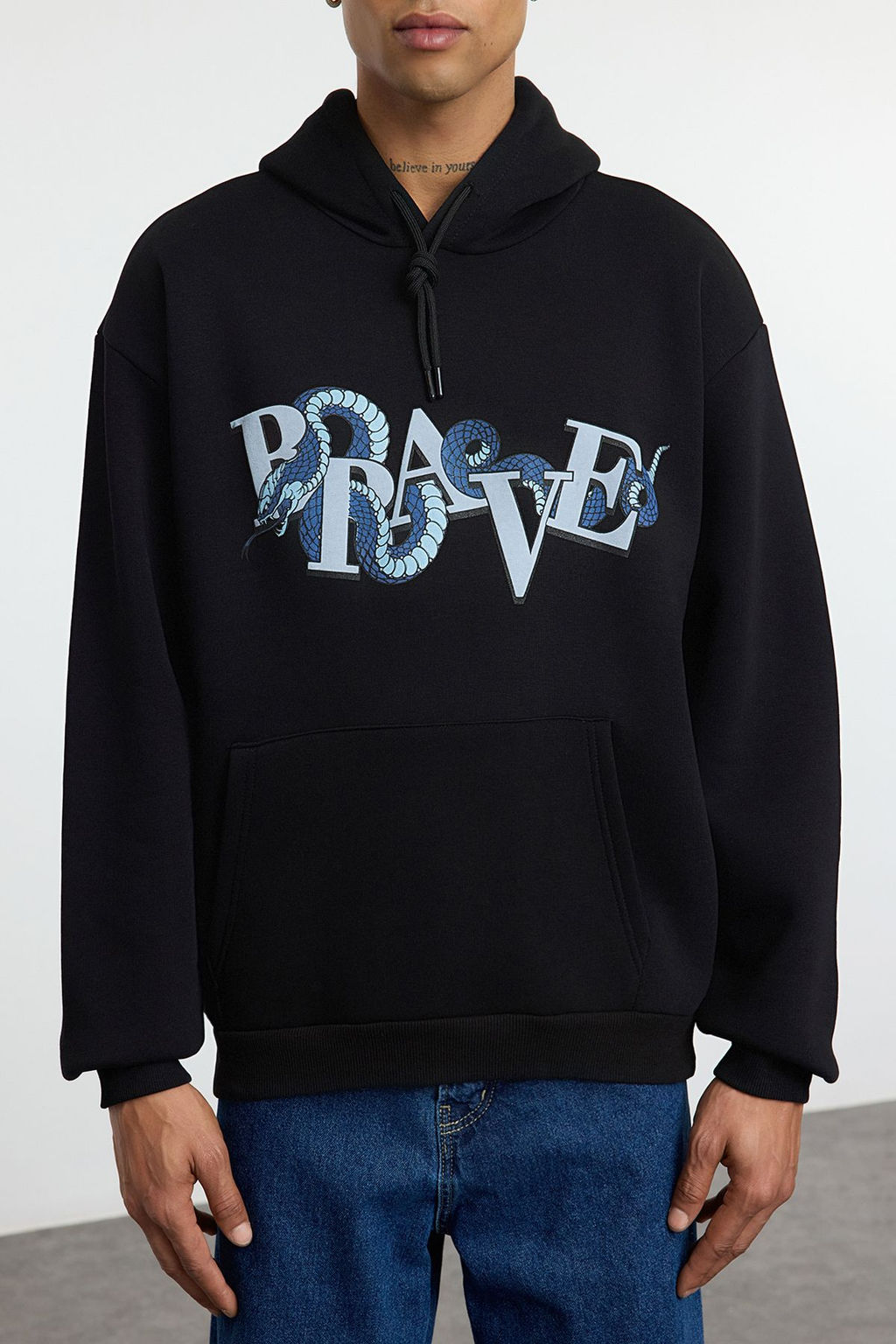 Siyah Oversize/Genis Kesim Kapusonlu Kabaran Bask? Ici Polar/S?cak Tutan Sweatshirt TMNAW25SW00037
