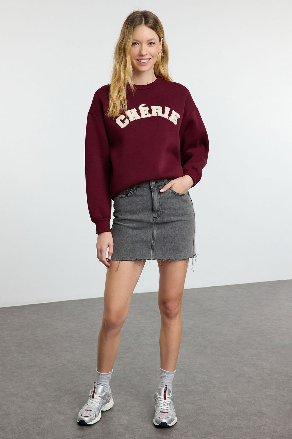 TRENDYOLMILLA Bordo Kal?n Ici Polarl? Oversize/Rahat Kesim Slogan Nak?sl? Orme Sweatshirt TWOAW25SW00030  фото 7