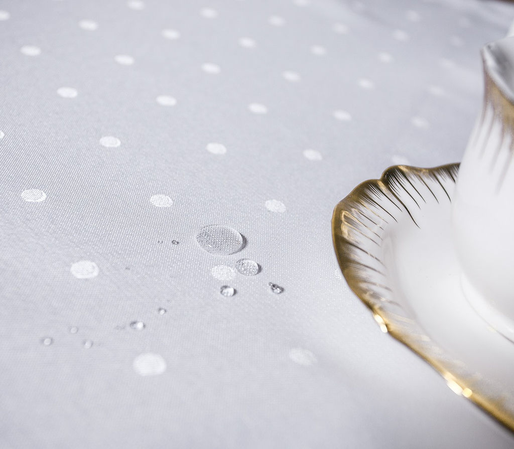 Скатерть арт. 1530/1/120, ГОРОШИНКИ, цвет белый, размер 120 см х 160 см, тефлоновая пропитка, низ - подгибка и прошивка