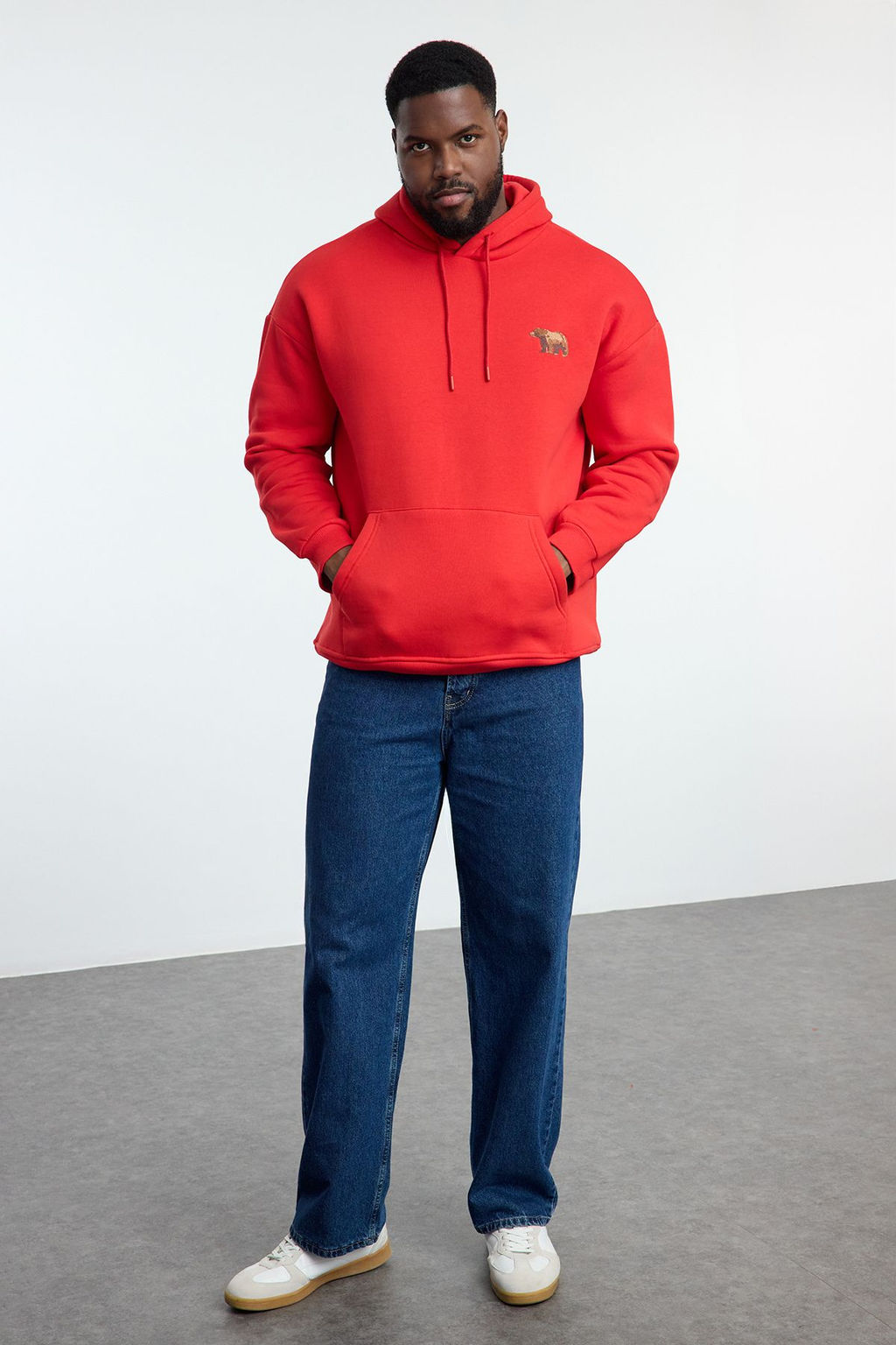 TRENDYOL MAN Buyuk Beden K?rm?z? Oversize/Genis Kesim Kapusonlu Ici Polarl? Sweatshirt TMNAW25AO00005