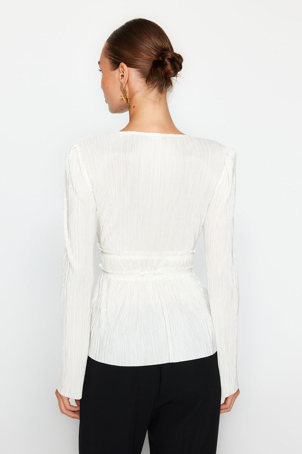 Ekru Pilise Detayl? Kruvaze Kapamal? F?rf?rl? V Yaka Orme Bluz TWOAW24BZ00278 - Trendyolmilla фото 6