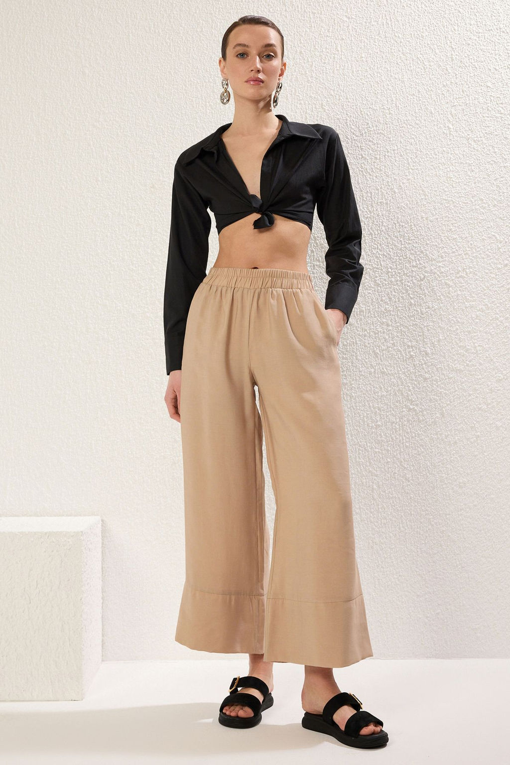 TRENDYOLMILLA Vizon Modal Cep Detayl? Wide Leg/Genis Paca Pileli Dokuma Pantolon TWOSS25PL00081  фото 2