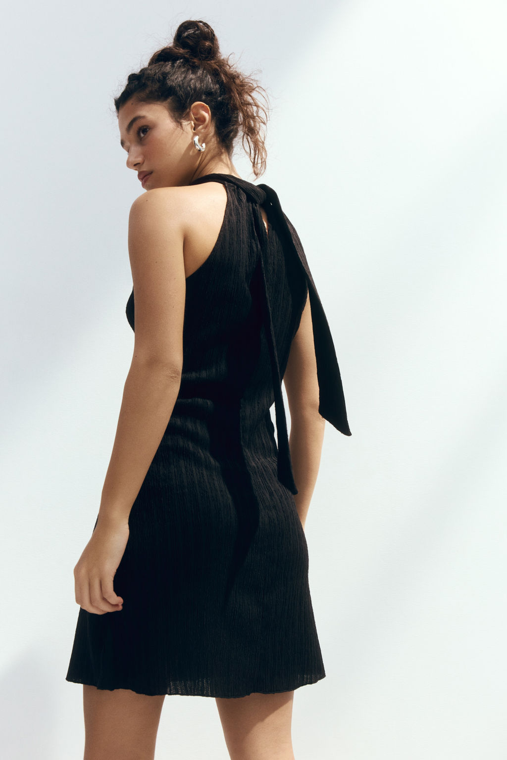 Vestido halter con efecto arrugado - H&m фото 5