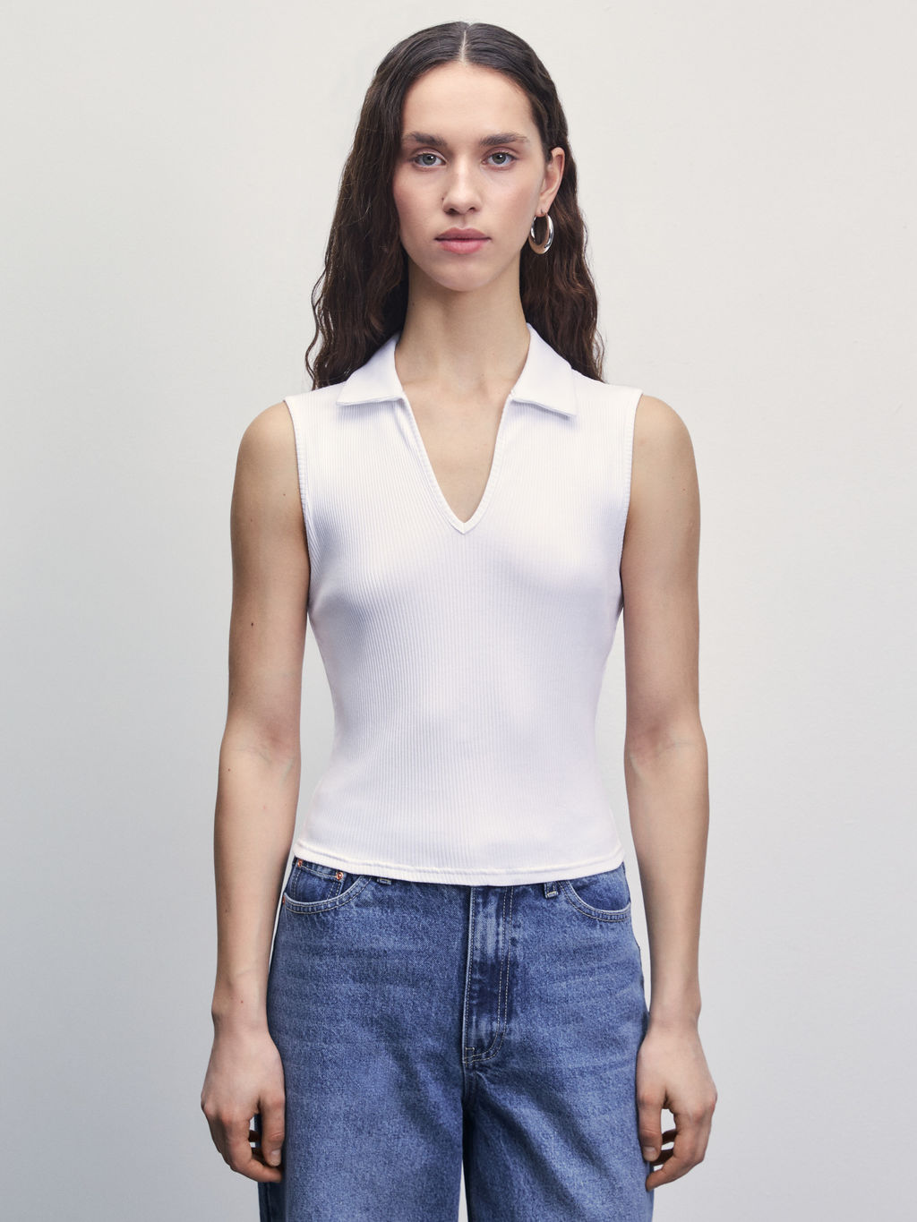 Трикотажный топ с вырезом / Zarina  фото 3