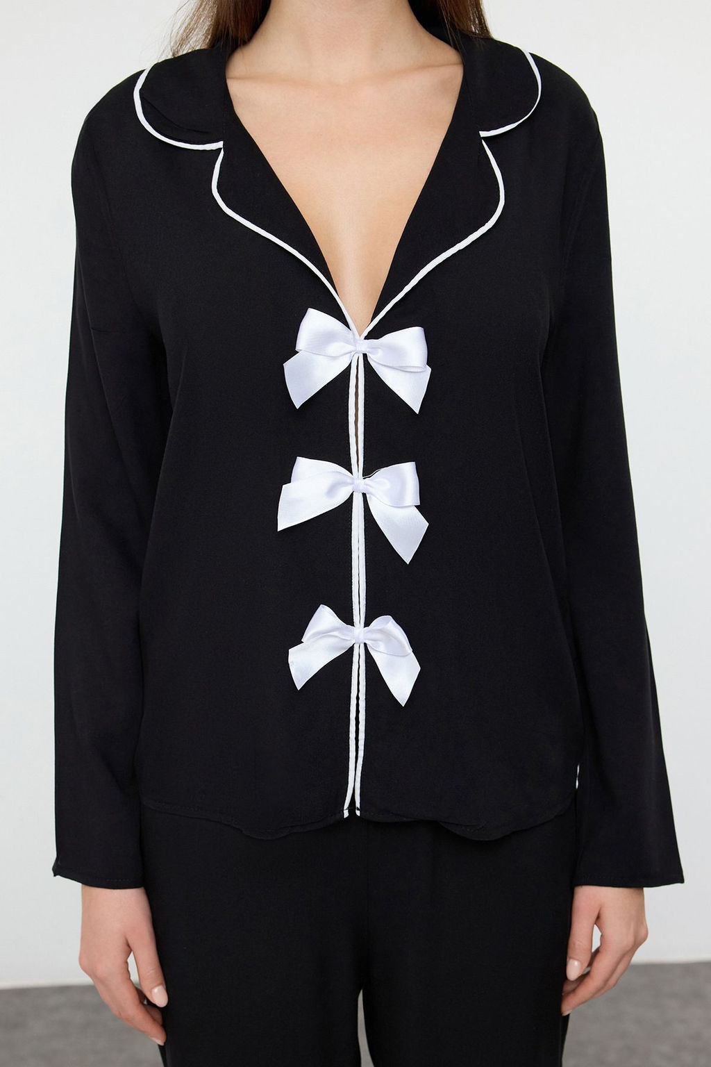 Trendyolmilla Ekru Kurdele/Fiyonk ve Biye Detayl? Viskon Dokuma Pijama Tak?m? THMAW25PT00032 фото 10