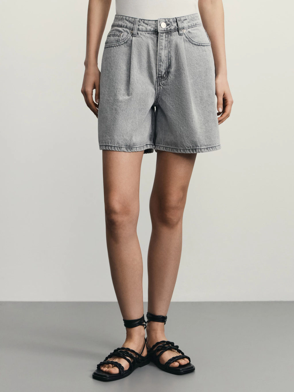 Джинсовые шорты со складками / Zarina фото 3