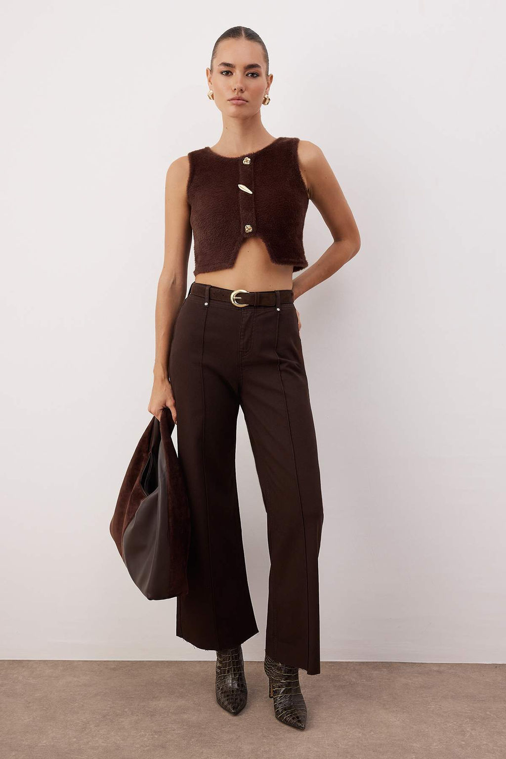 Kahverengi Pelus Fitted Dugme Detayl? Super Crop Orme Yelek TWOAW26YE00065