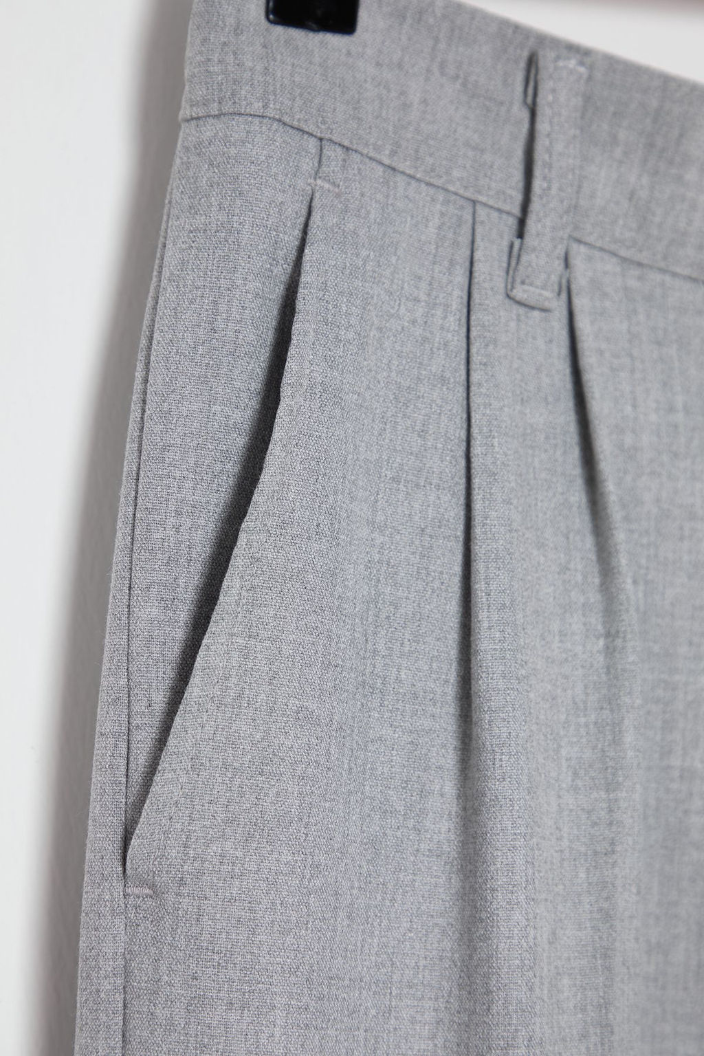 Gri Pileli Klasik Baggy Fit Kumas Pantolon TMNSS24PL00024