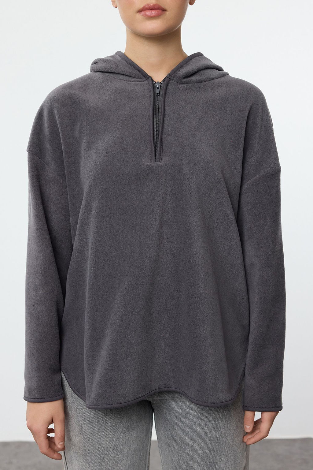 TRENDYOLMILLA Siyah Kal?n Polar Kapusonlu ve Fermuarl? Oversize/Genis Kal?p Orme Sweatshirt TWOAW22SW2063  фото 3