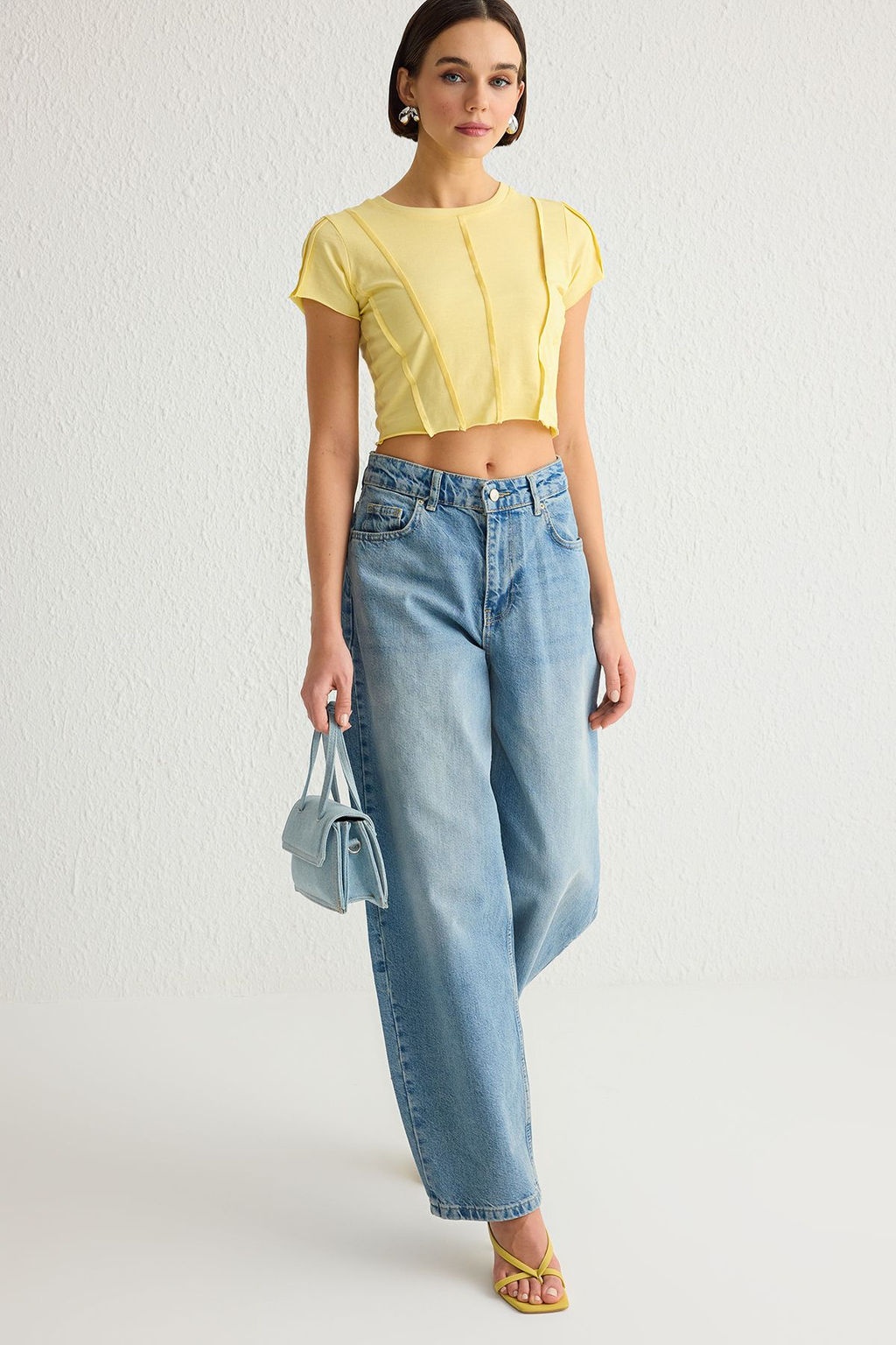 TRENDYOLMILLA Antrasit Nervurlu Fitted/Vucuda Oturan Crop Orme T-Shirt TWOSS25TS00000 фото 2