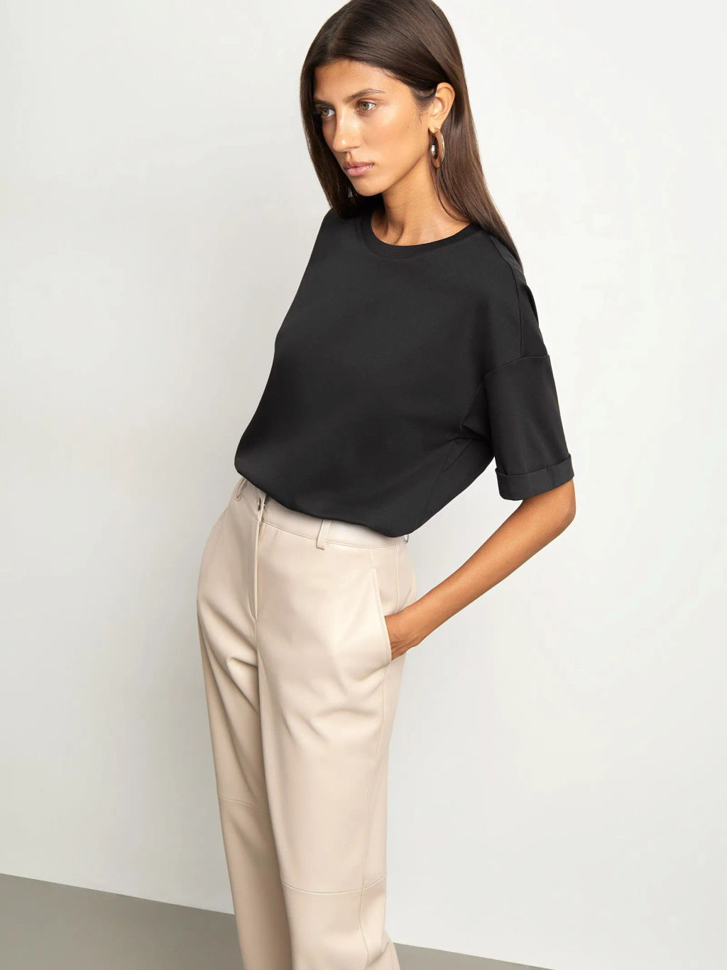 Трикотажная футболка со спущенным плечом - Emka фото 3