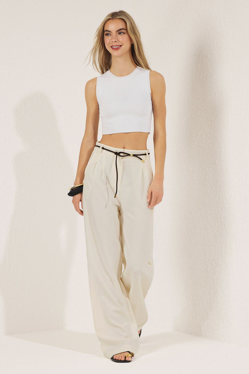 Trendyolmilla Beyaz Wide Leg/Genis Paca Kemerli Pantolon TWOSS25PL00114  фото 3