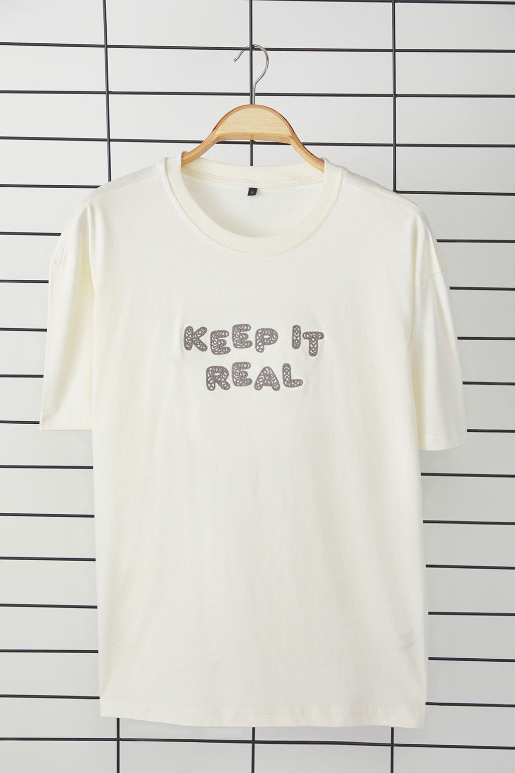 TRENDYOL MAN Ekru Unisex Oversize/Genis Kesim Bisiklet Yaka Yaz? Nak?sl? K?sa Kollu T-Shirt TMNSS25TS00023 - Trendyolmilla фото 6