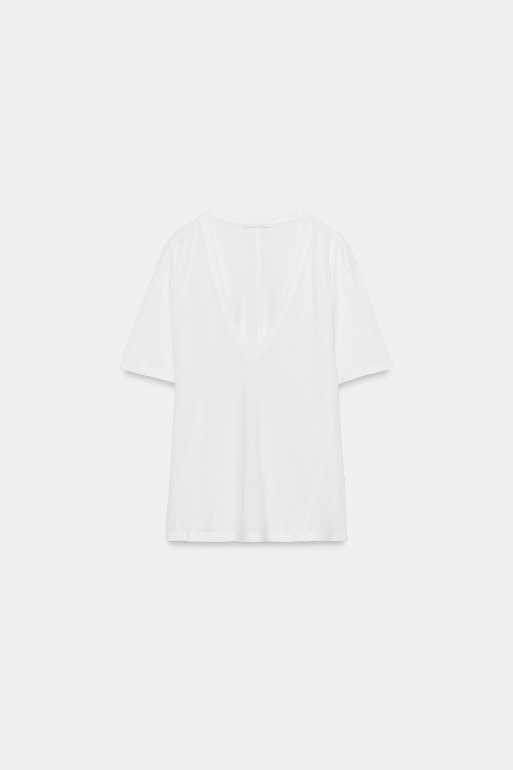 CAMISETA ESCOTE PICO FLUIDA / Blanco