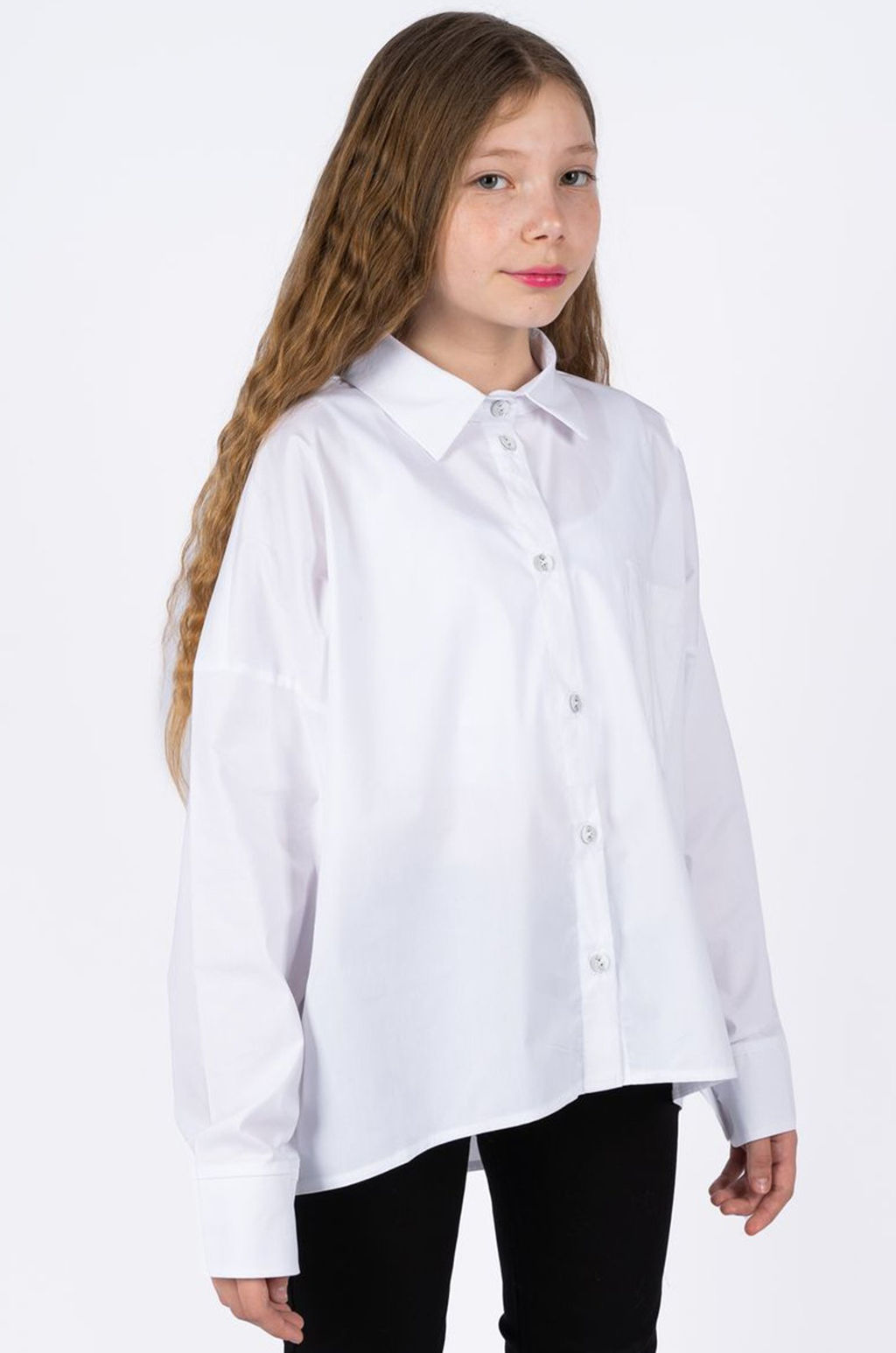 Рубашка для девочки в школу. Блузка оверсайз в школу для девочки. Школьная рубашка для девочки. Школьная рубашка оверсайз. Рубашка фуксия.