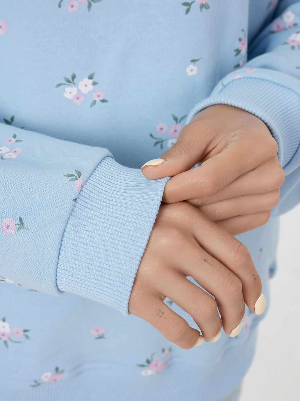 Свитшот женский голубой с цветочным принтом - Mark formelle фото 5