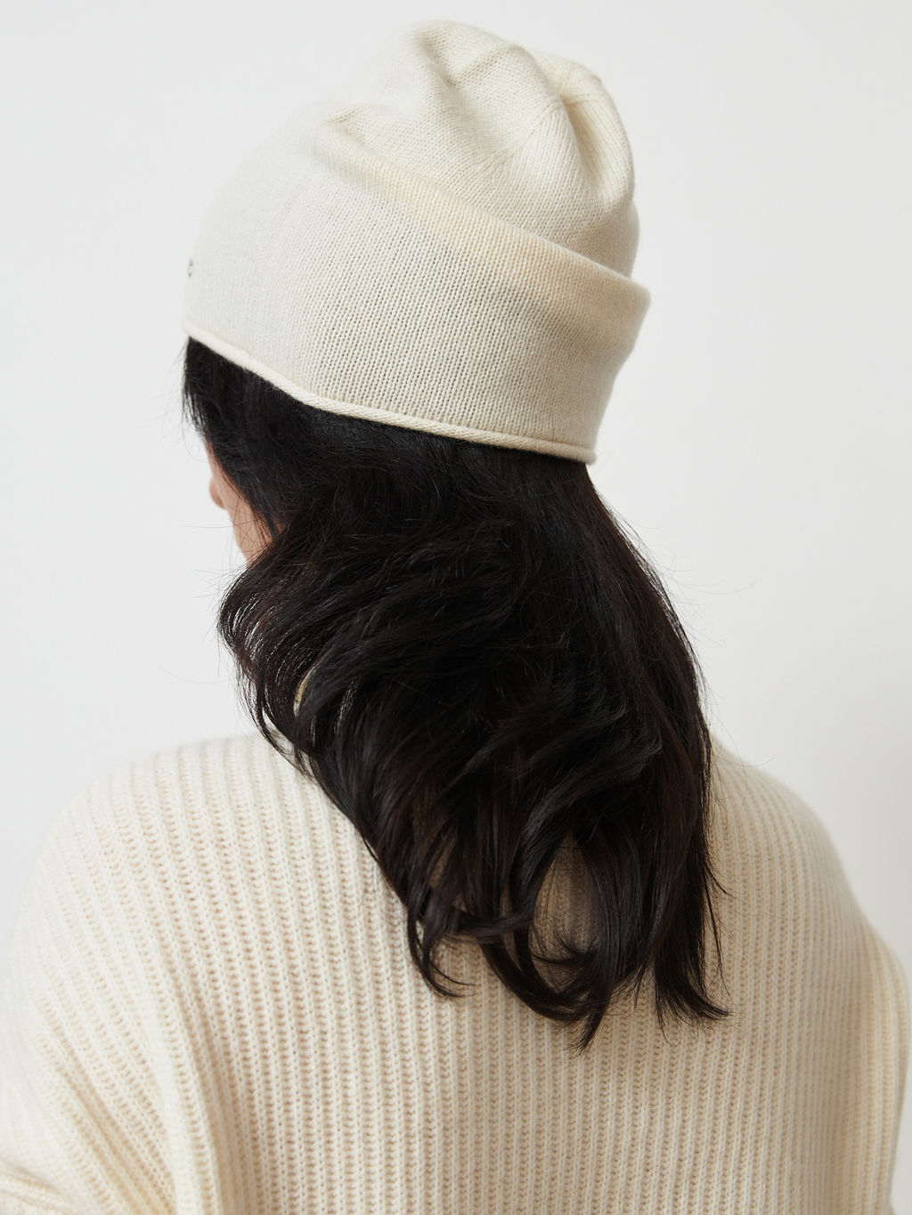 Шапка из кашемира 04254 кремовая