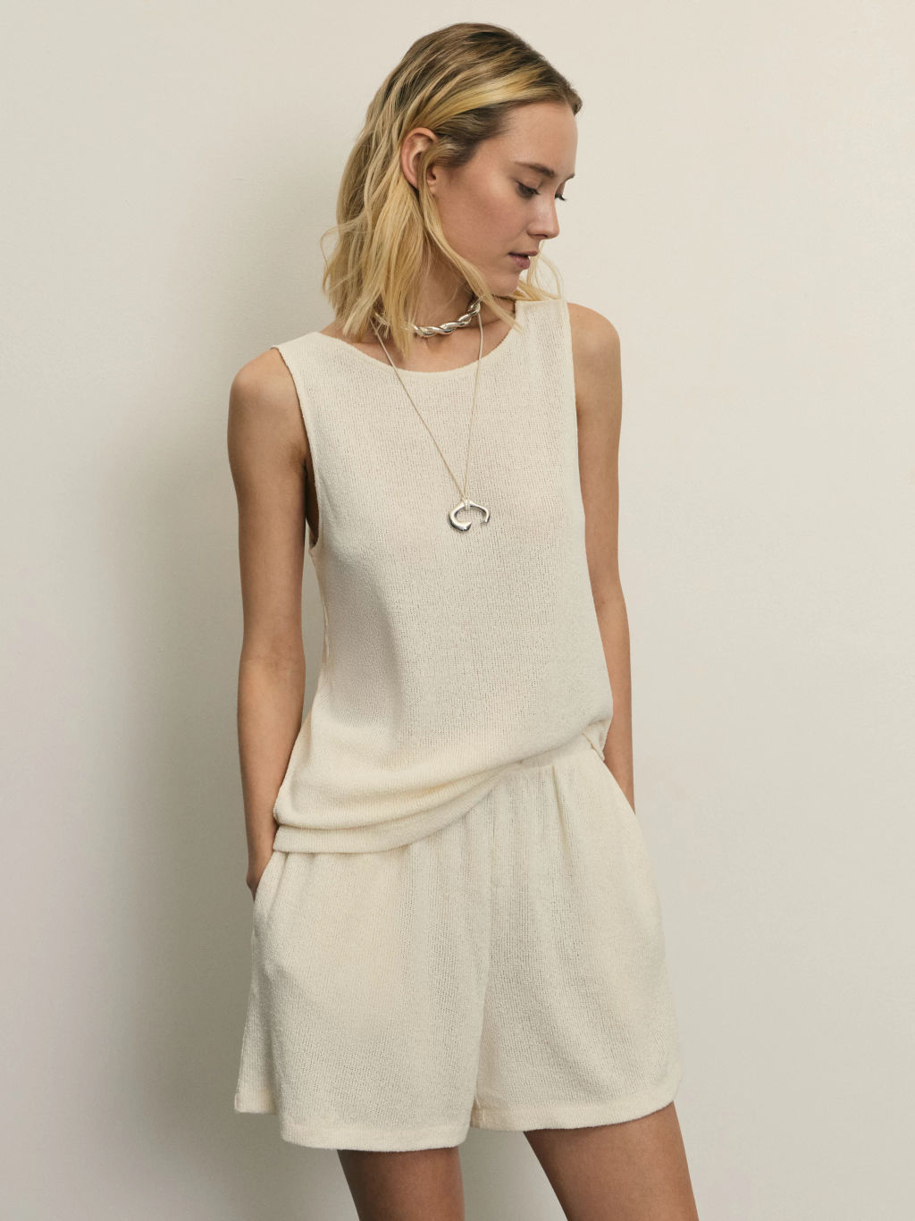 Шорты свободного кроя из фактурной ткани / Zarina  фото 2