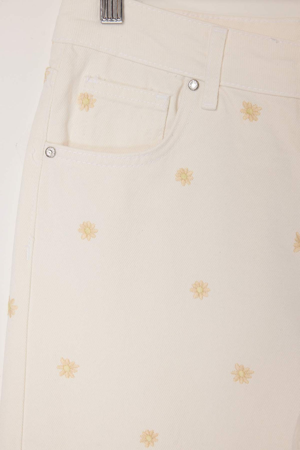 Beyaz Yuksek Bel Wide Leg Cicek Nak?sl? %100 Pamuklu Jeans TWOSS26JE00226 - Trendyolmilla фото 3