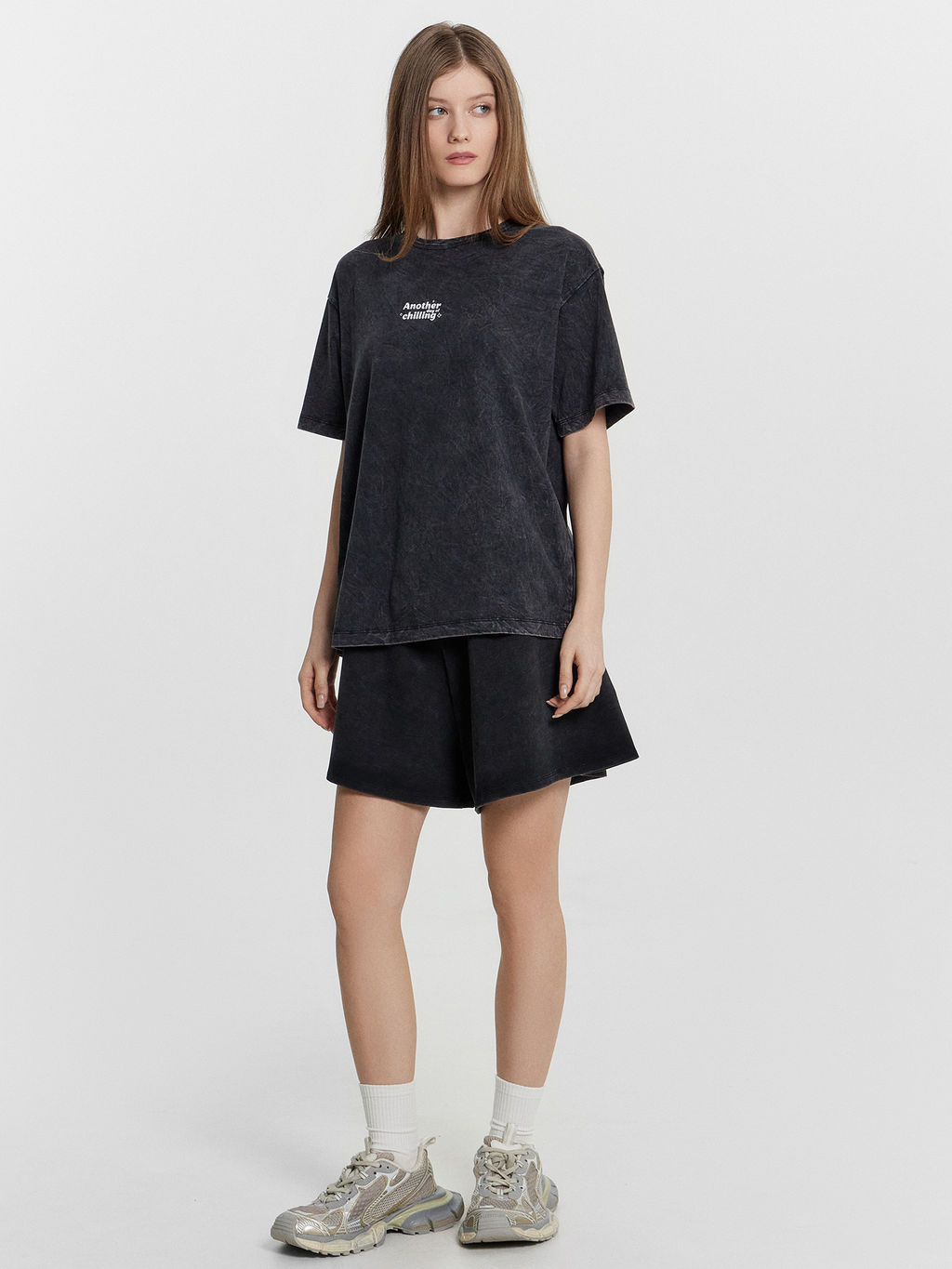 Футболка женская с принтом и надписью another day of chilling - Mark formelle фото 4