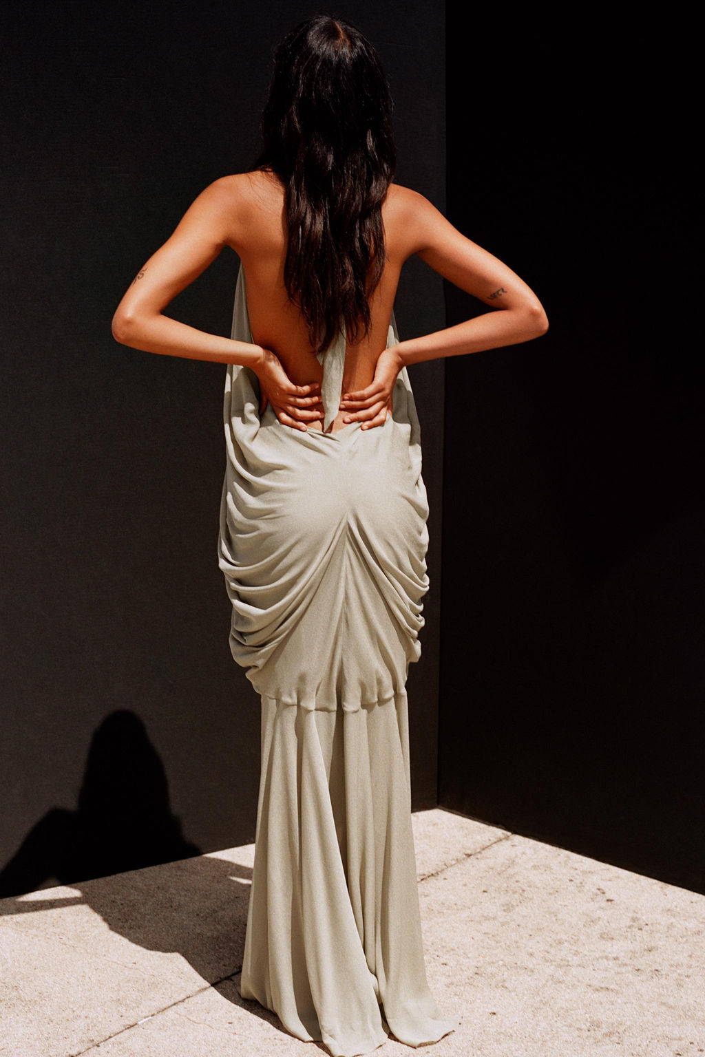 LIMITED EDITION VOLUMINOUS HALTERNECK MAXI DRESS - Zara фото 8