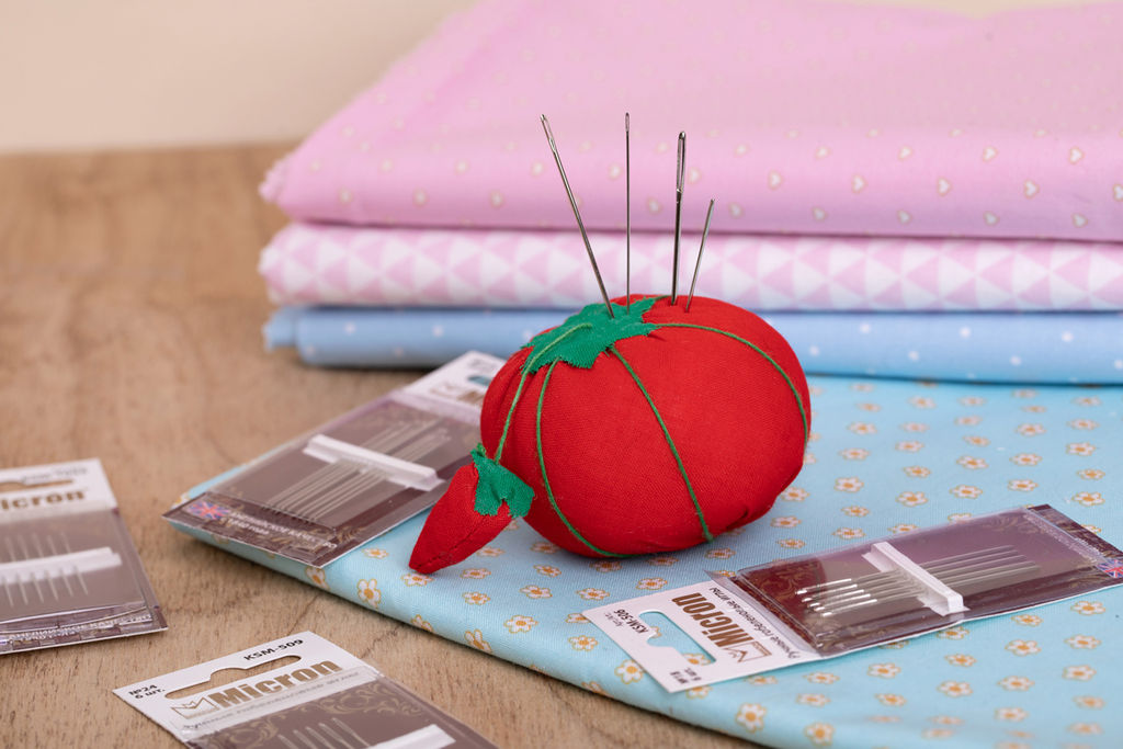 Gamma ТОМ-7 Подушечка для игл Помидор 7 см в блистере красный