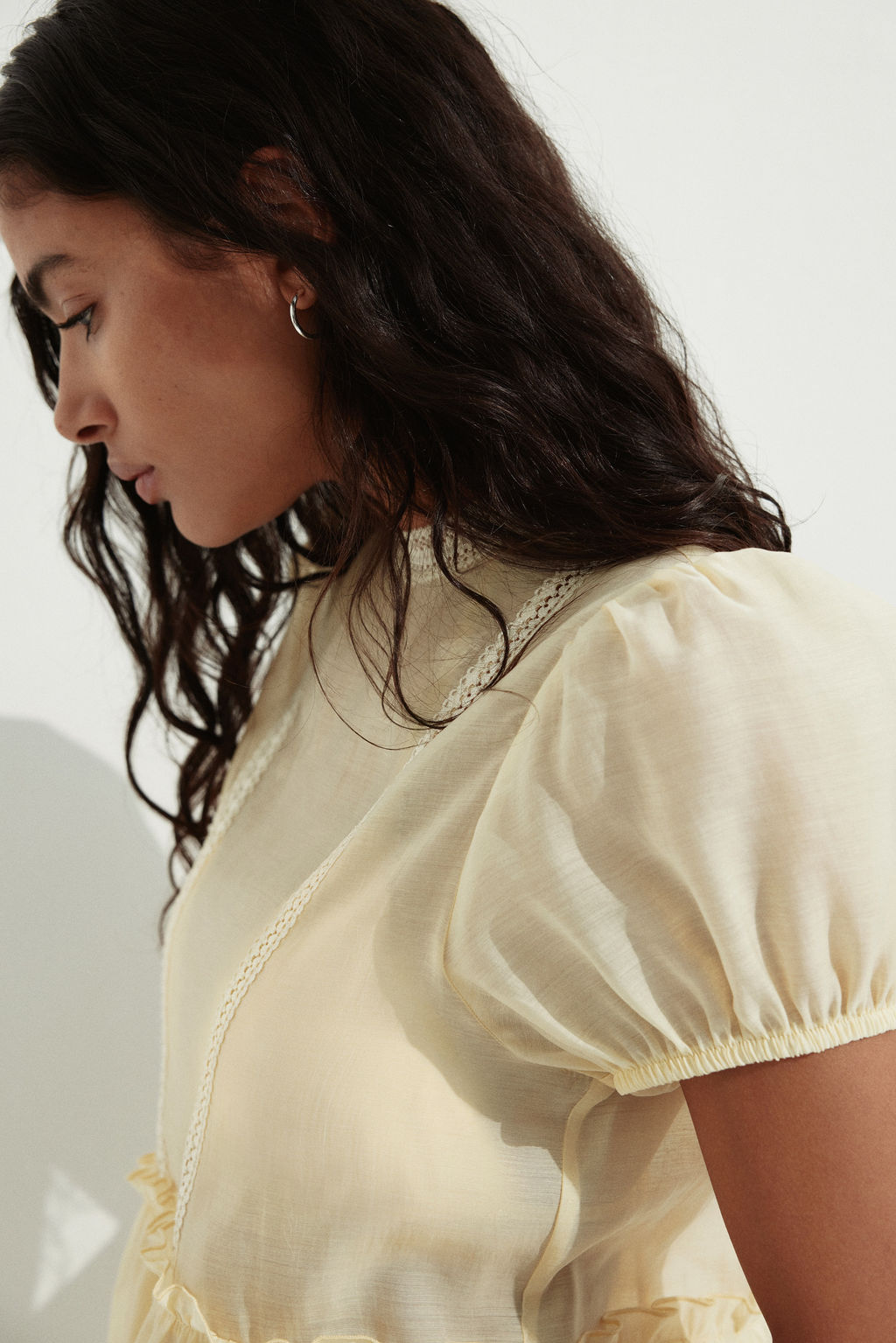 Blusa con inserciones de encaje y peplum - H&m фото 4