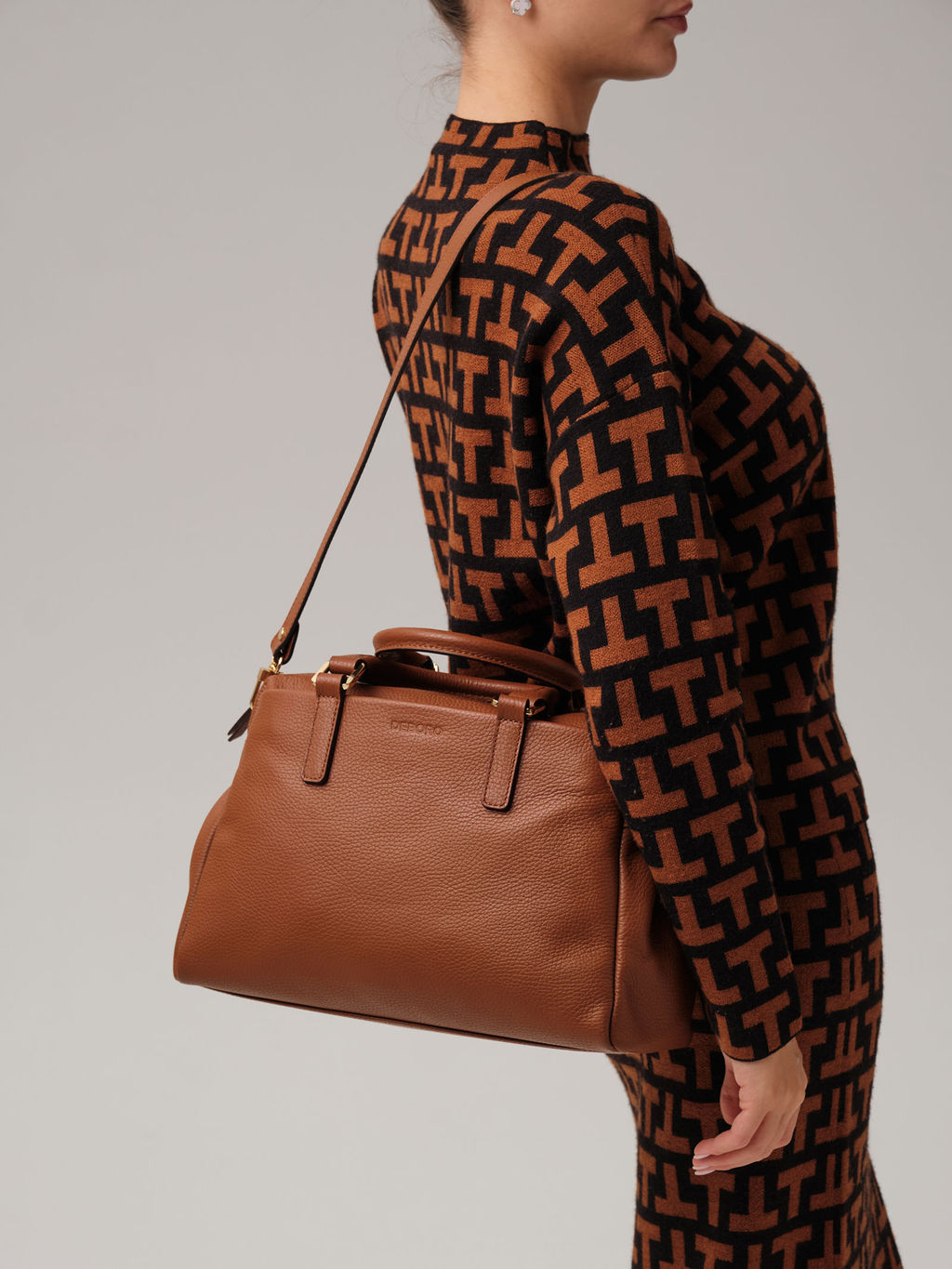 Кожаная сумка Deboro 3358 фундук