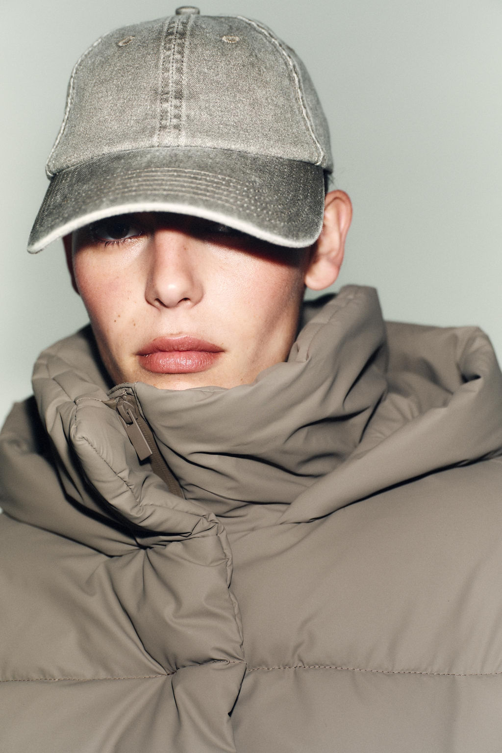 SHORT RUBBERISED WINDPROOF PUFFER JACKET - Zara фото 4