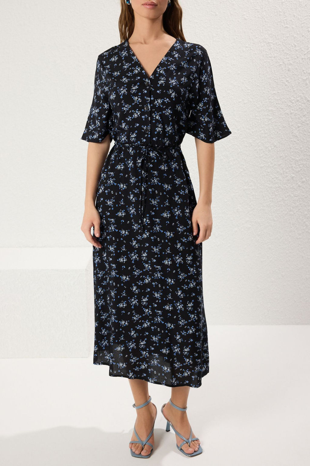 Siyah Kusakl? Cicek Desenli A Kesim Dugmeli Midi Dokuma Elbise TWOSS25EL00300 - Trendyolmilla фото 3