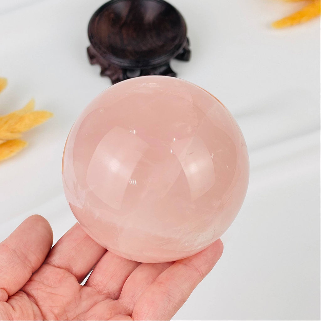 Шар из мадагаскарского Розового кварца на подставке