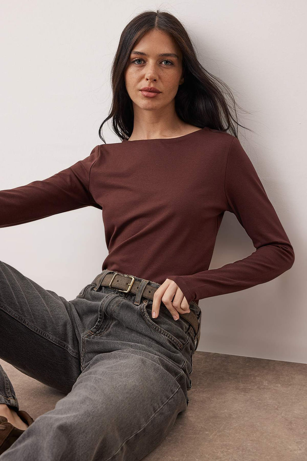 Kahverengi Pamuklu Kay?k Yaka Fitted/Vucuda Oturan Esnek Bluz TWOAW24BZ00166