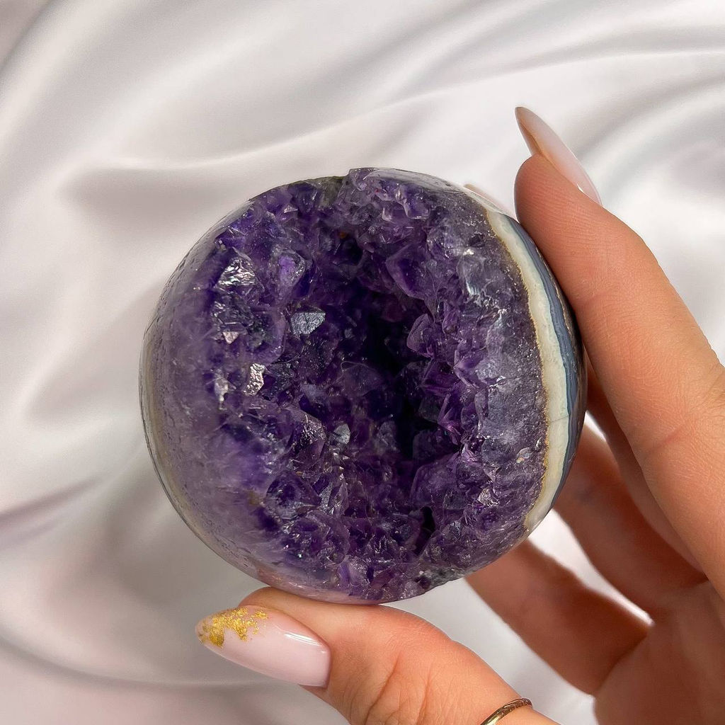 Шар из Аметиста с жеодой