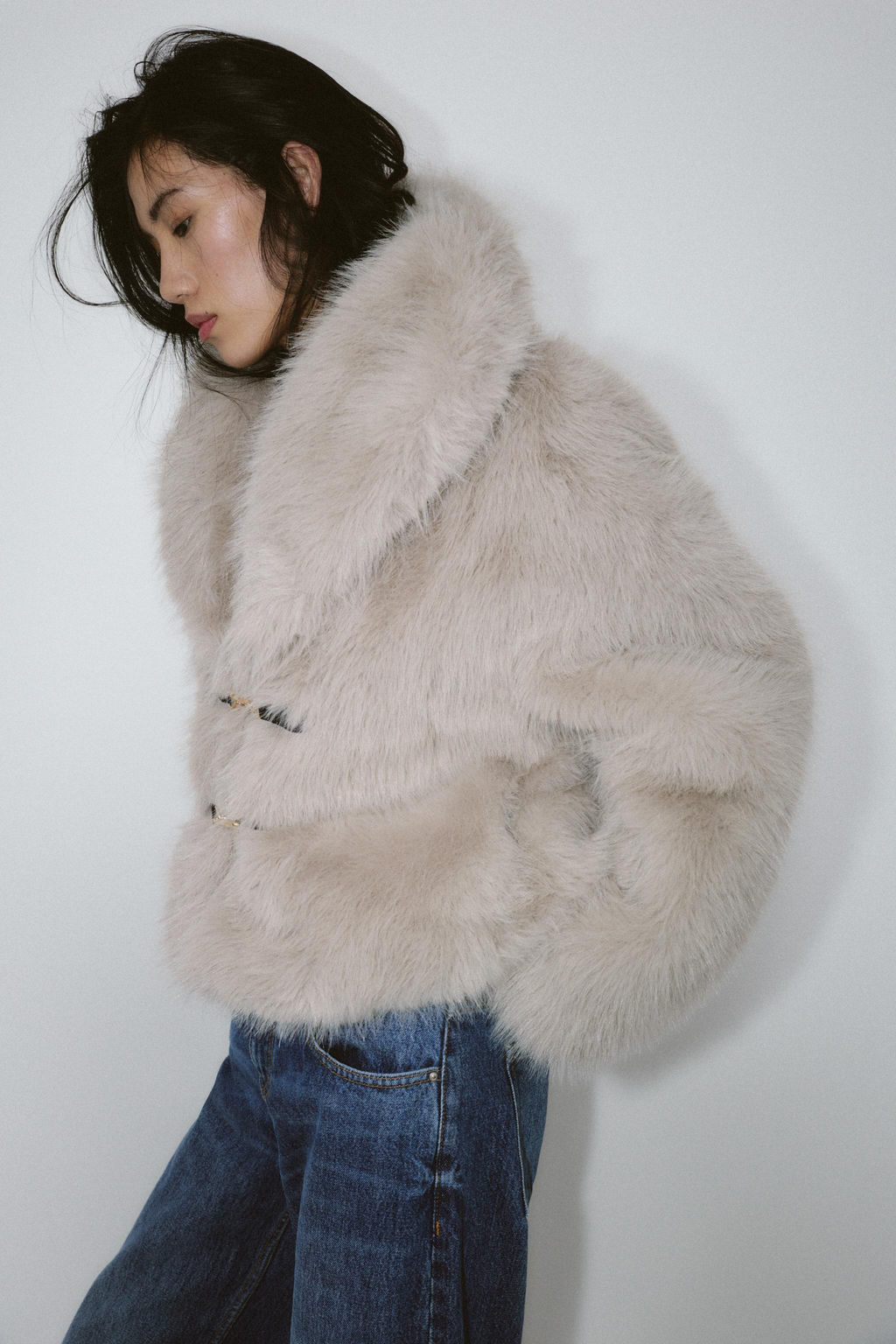 SHORT FAUX FUR COAT WITH TOGGLES - Zara фото 3