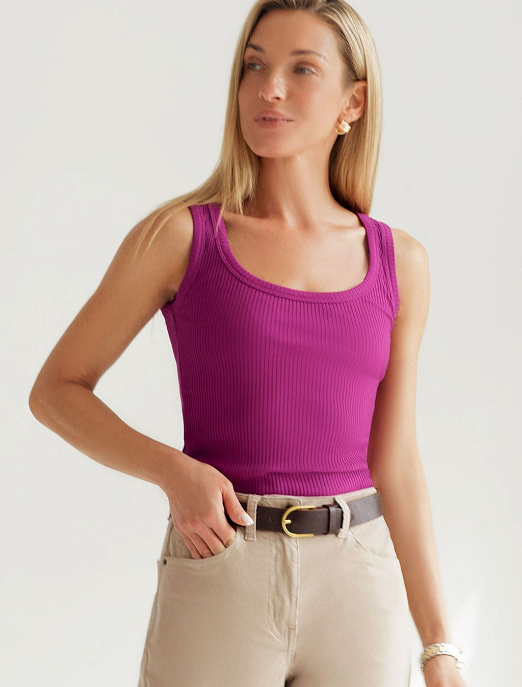 Топ из трикотажа в широкий рубчик