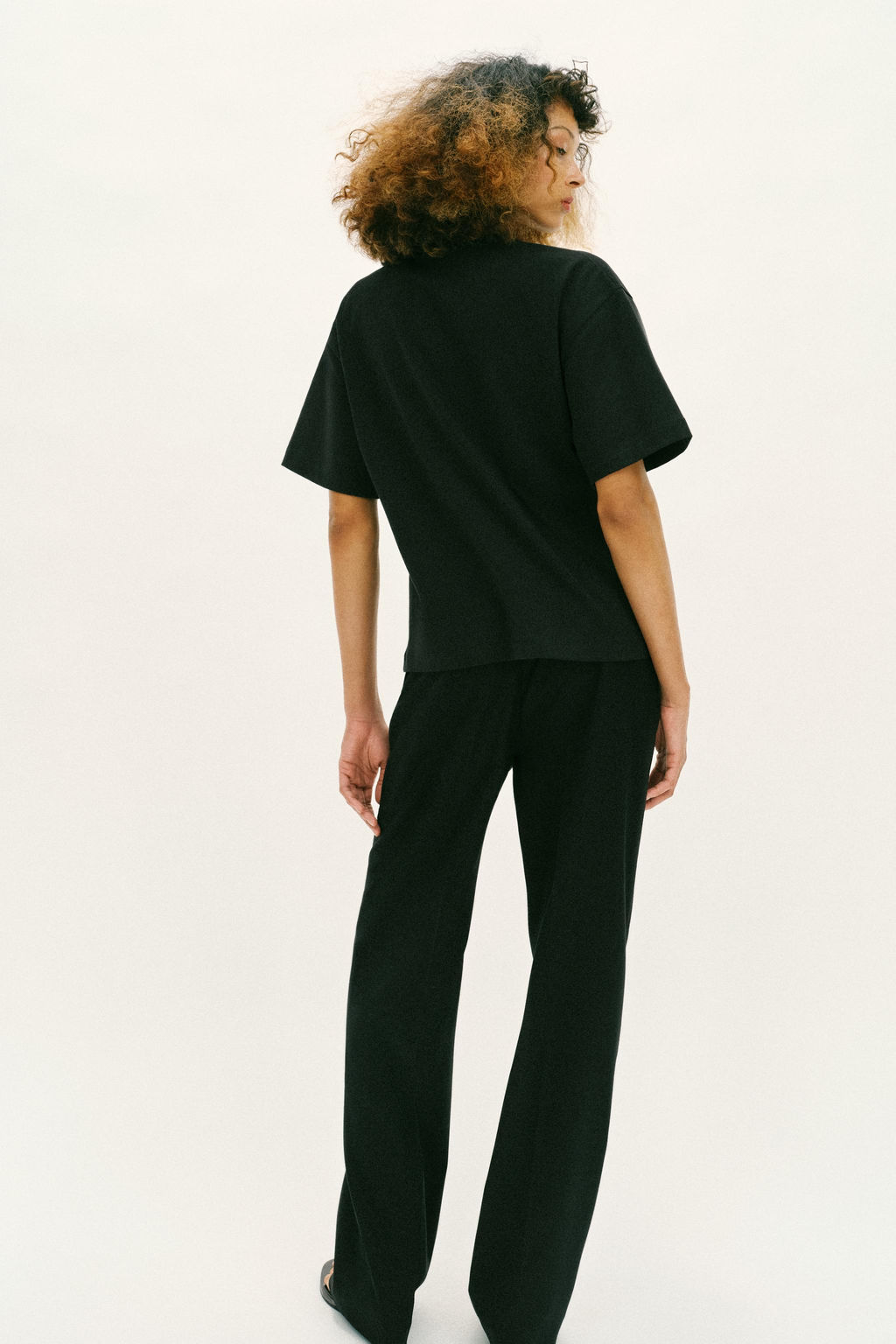 CAMISETA HEAVY COTTON APLIQUE / Negro - Zara фото 5