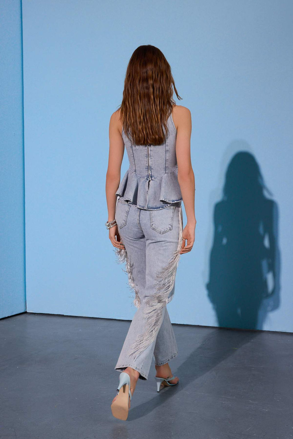 Limited Edition Ac?k Mavi Puskul Detayl? Yuksek Bel Wide Leg Jeans TWOSS26JE00242 - Trendyolmilla фото 5