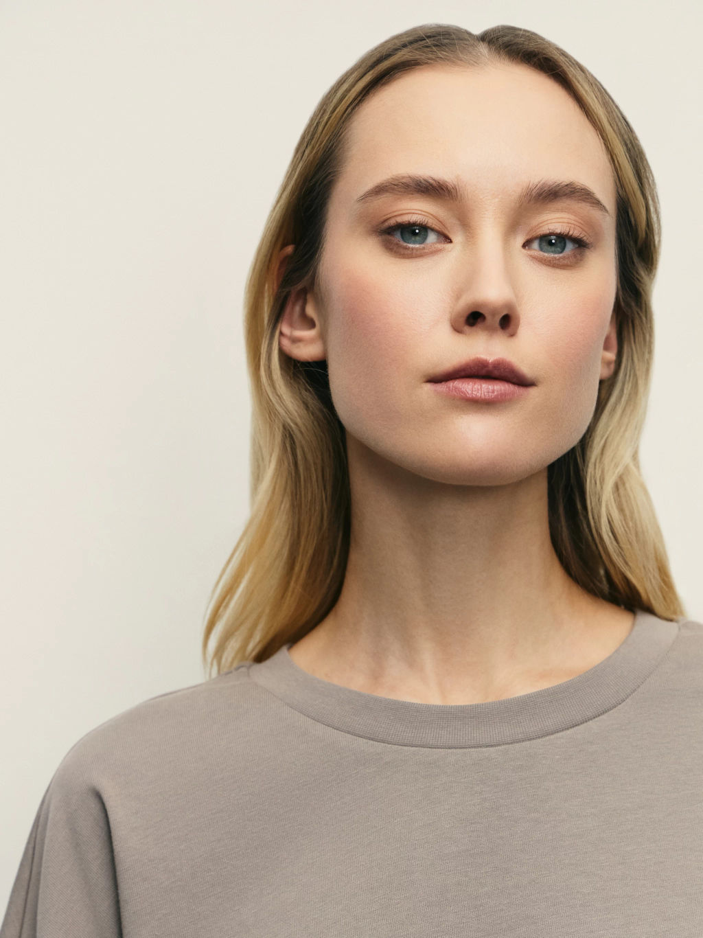 Лонгслив оверсайз с манжетами и принтом на рукаве / Zarina  фото 7