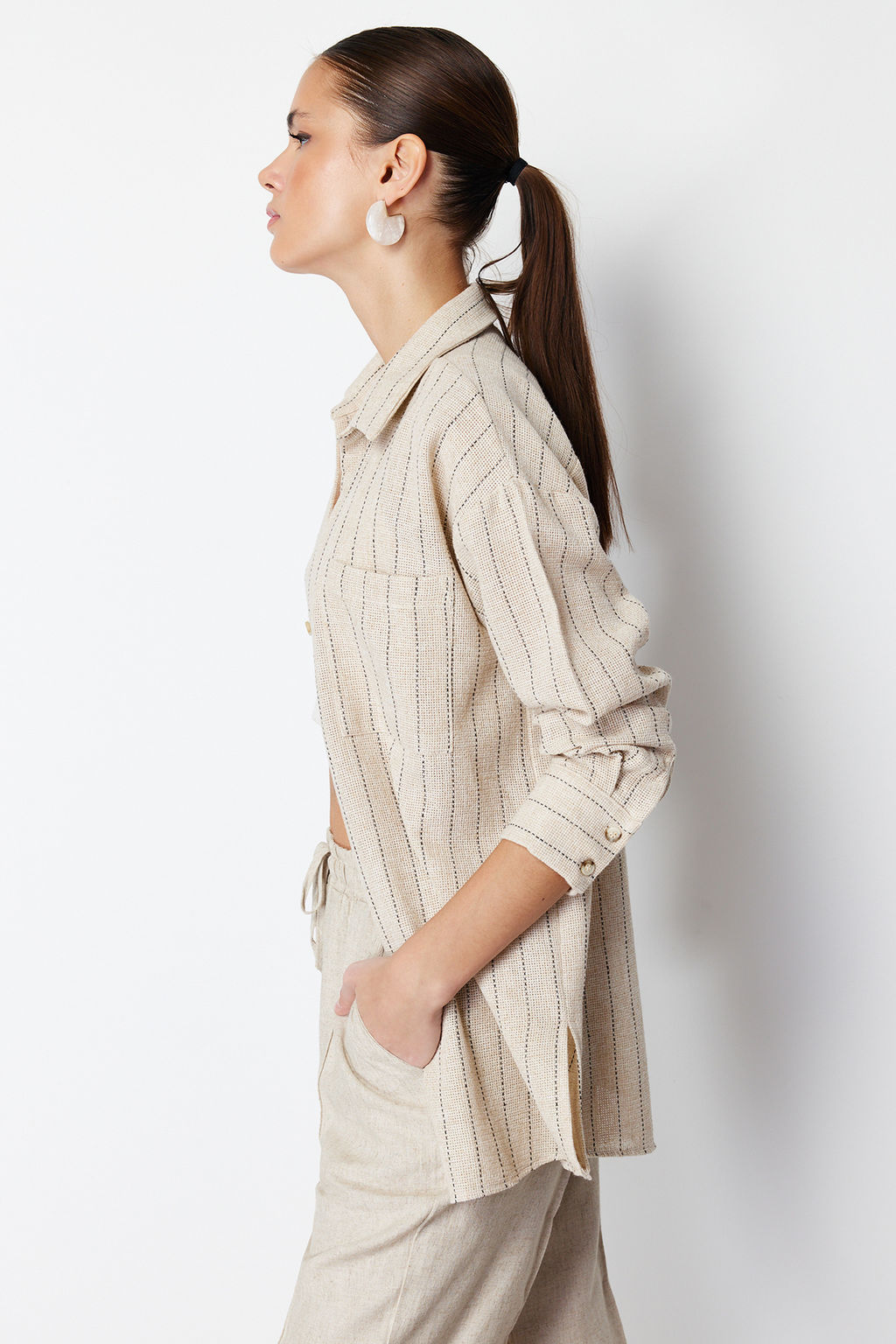 TRENDYOLMILLA Bej Cizgili Oversize Keten Gorunumlu Dokuma Gomlek TWOSS24GO00047  фото 2