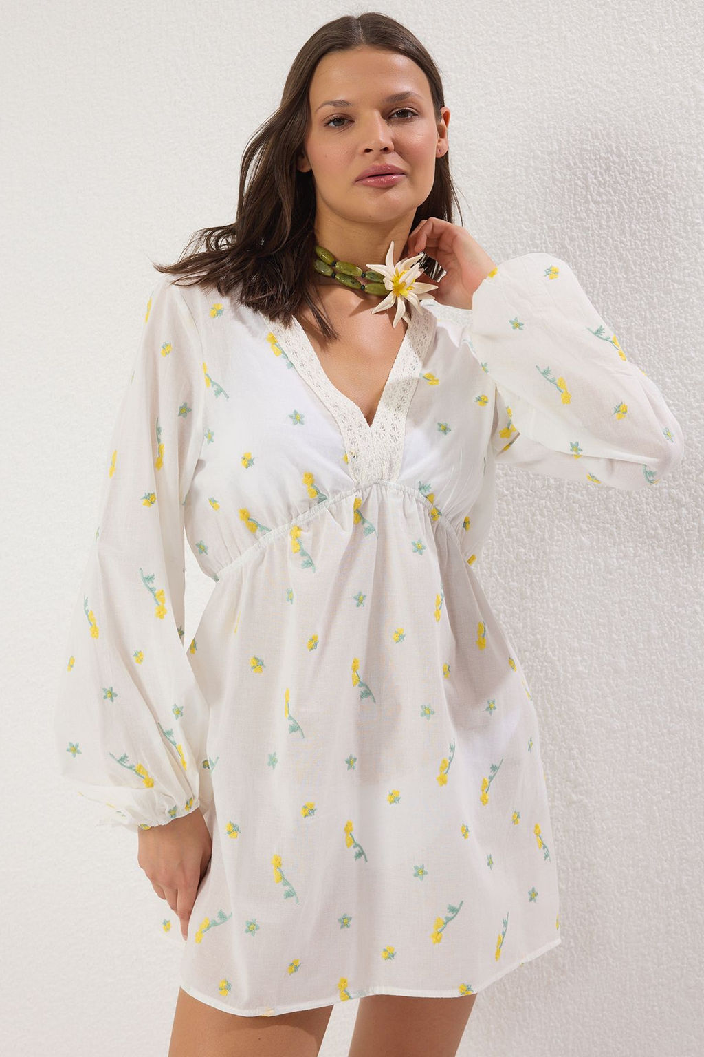 Cicek Desenli Dokuma Plaj Mini Elbise TBESS25EL00042 - Trendyolmilla фото 2