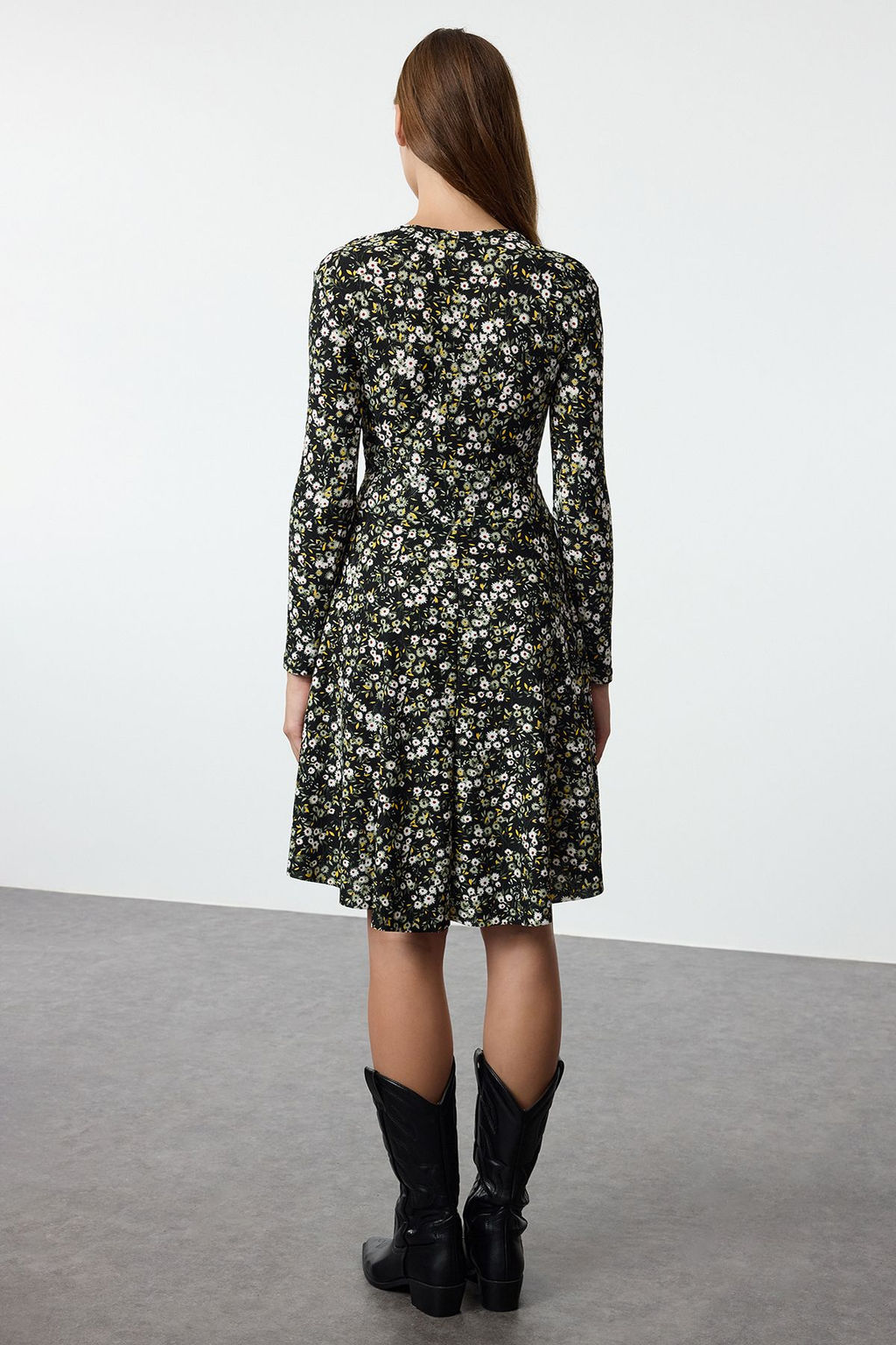 TRENDYOLMILLA Siyah Cicekli Midi Bask?l? Maxi Kruvaze Skater/Belden Ac?lan Esnek Orme Elbise TWOAW25EL00283  фото 5