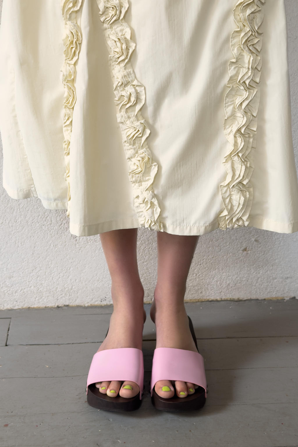 VESTIDO MIDI VOLANTES RELIEVE / Marfil - Zara фото 13