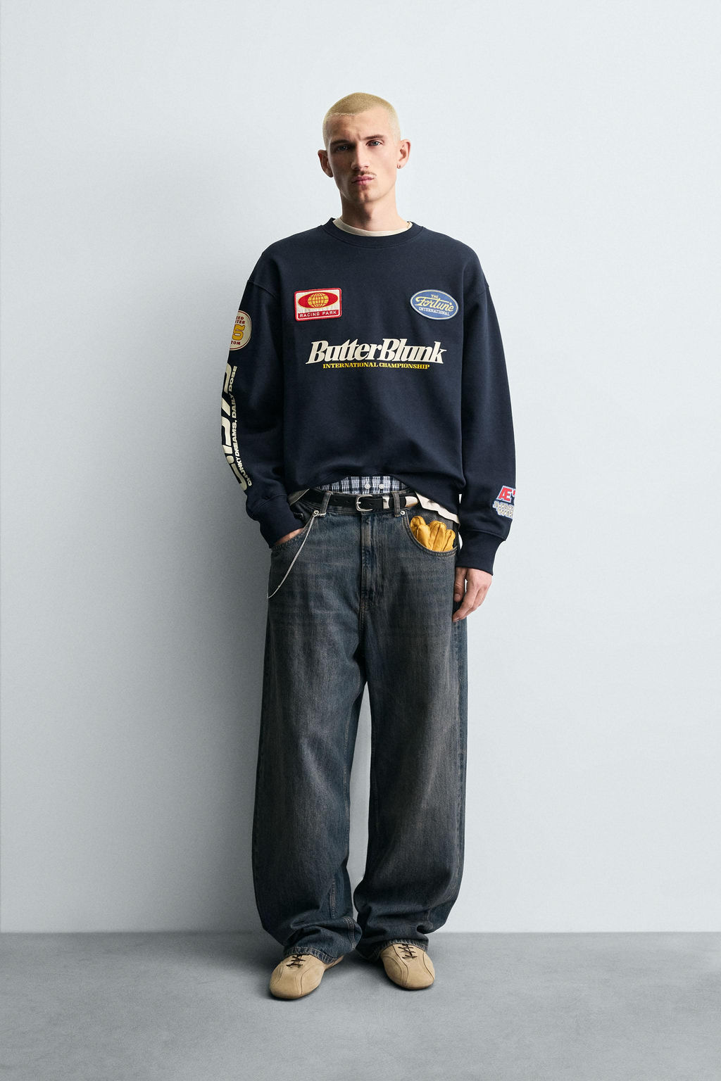 ROUND NECK PATCH SWEATSHIRT