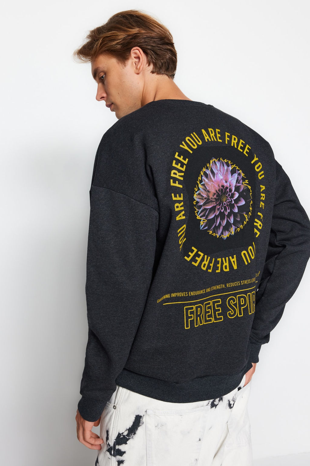 Antrasit Oversize/Genis Kesim Cicek S?rt Bask?l? Ici Polarl?/S?cak Tutan Sweatshirt TMNAW23SW00493